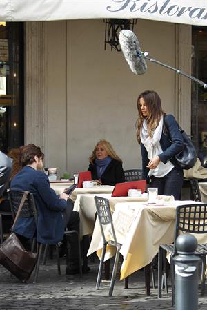 Kate Beckinsale On Set of The Face of an Angel in Rome November 11-2013 