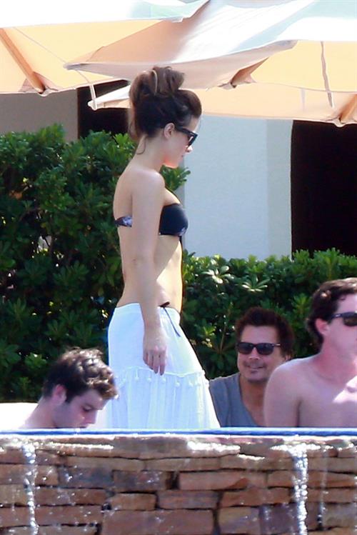 Kate Beckinsale wearing a bikini on vacation in Mexico August 21, 2013