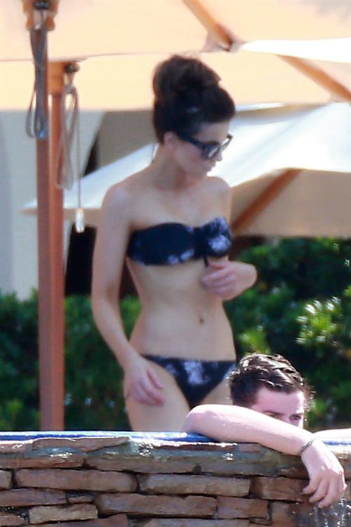 Kate Beckinsale wearing a bikini on vacation in Mexico August 21, 2013