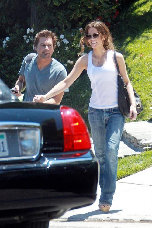 Kate Beckinsale - limo trip to a private tour at the LA Zoo July 26-2012