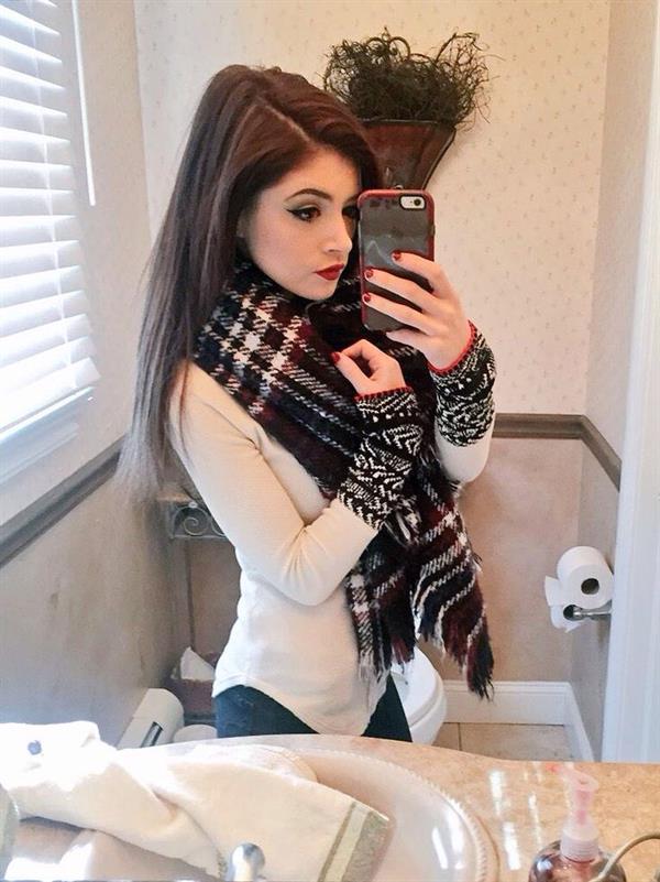 Chrissy Costanza taking a selfie