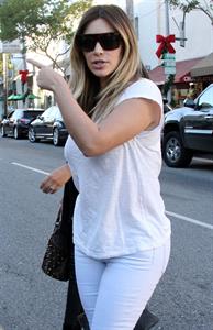 Kim Kardashian Out and about in Beverly Hills (November 14, 2013) 