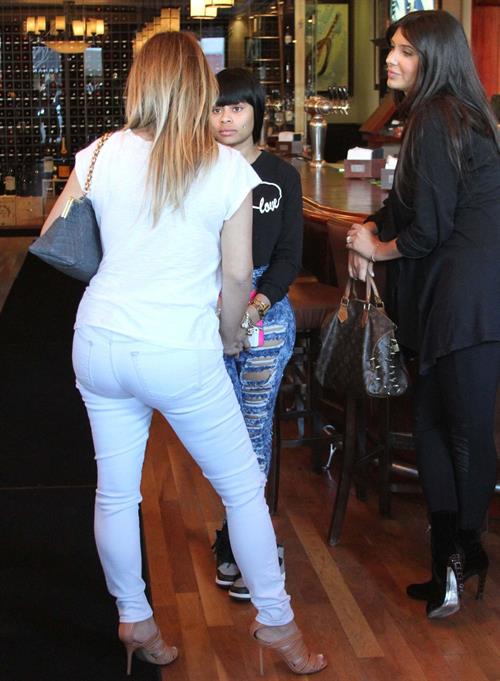 Kim Kardashian Out and about in Beverly Hills (November 14, 2013) 