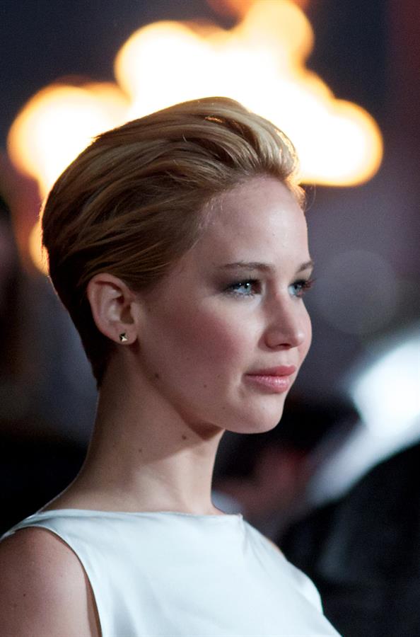 Jennifer Lawrence World Premiere of  The Hunger Games: Catching Fire  in London (November 11, 2013) 