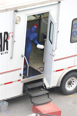 Jennifer Lawrence s On the Set of X-Men: Days of Future Past - Montreal, Canada (May 31, 2013) 