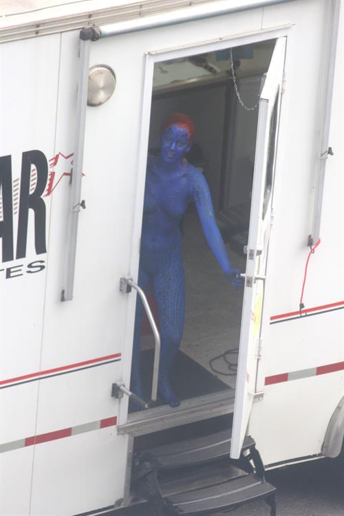 Jennifer Lawrence s On the Set of X-Men: Days of Future Past - Montreal, Canada (May 31, 2013) 