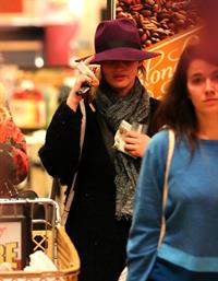 Jennifer Lawrence - Shops in Santa Monica (29.01.2013)
