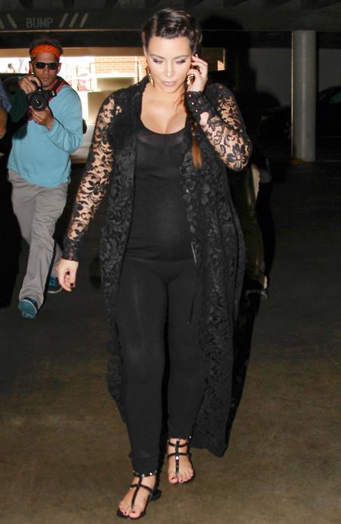 Kim Kardashian Goes house hunting with Kanye West in Bel Air (May 10, 2013) 