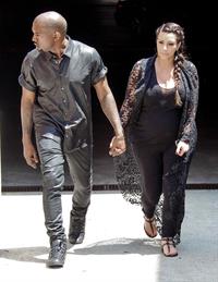 Kim Kardashian Goes house hunting with Kanye West in Bel Air (May 10, 2013) 