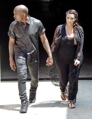 Kim Kardashian Goes house hunting with Kanye West in Bel Air (May 10, 2013) 