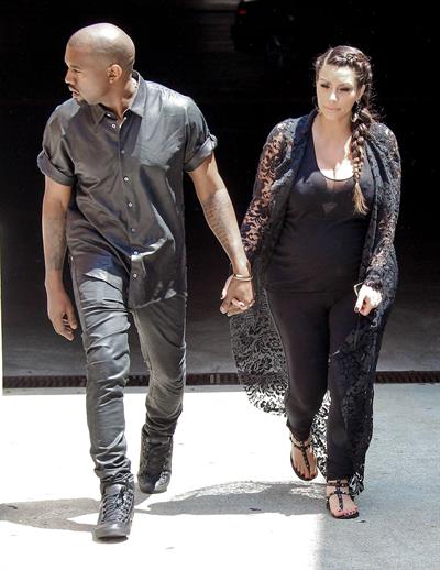 Kim Kardashian Goes house hunting with Kanye West in Bel Air (May 10, 2013) 