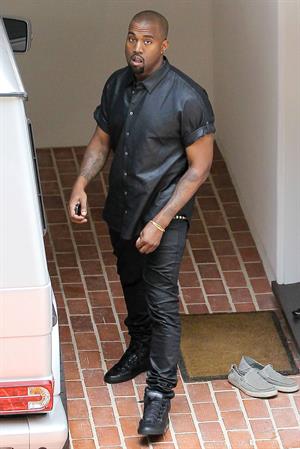 Kim Kardashian Goes house hunting with Kanye West in Bel Air (May 10, 2013) 