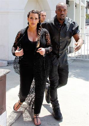 Kim Kardashian Goes house hunting with Kanye West in Bel Air (May 10, 2013) 