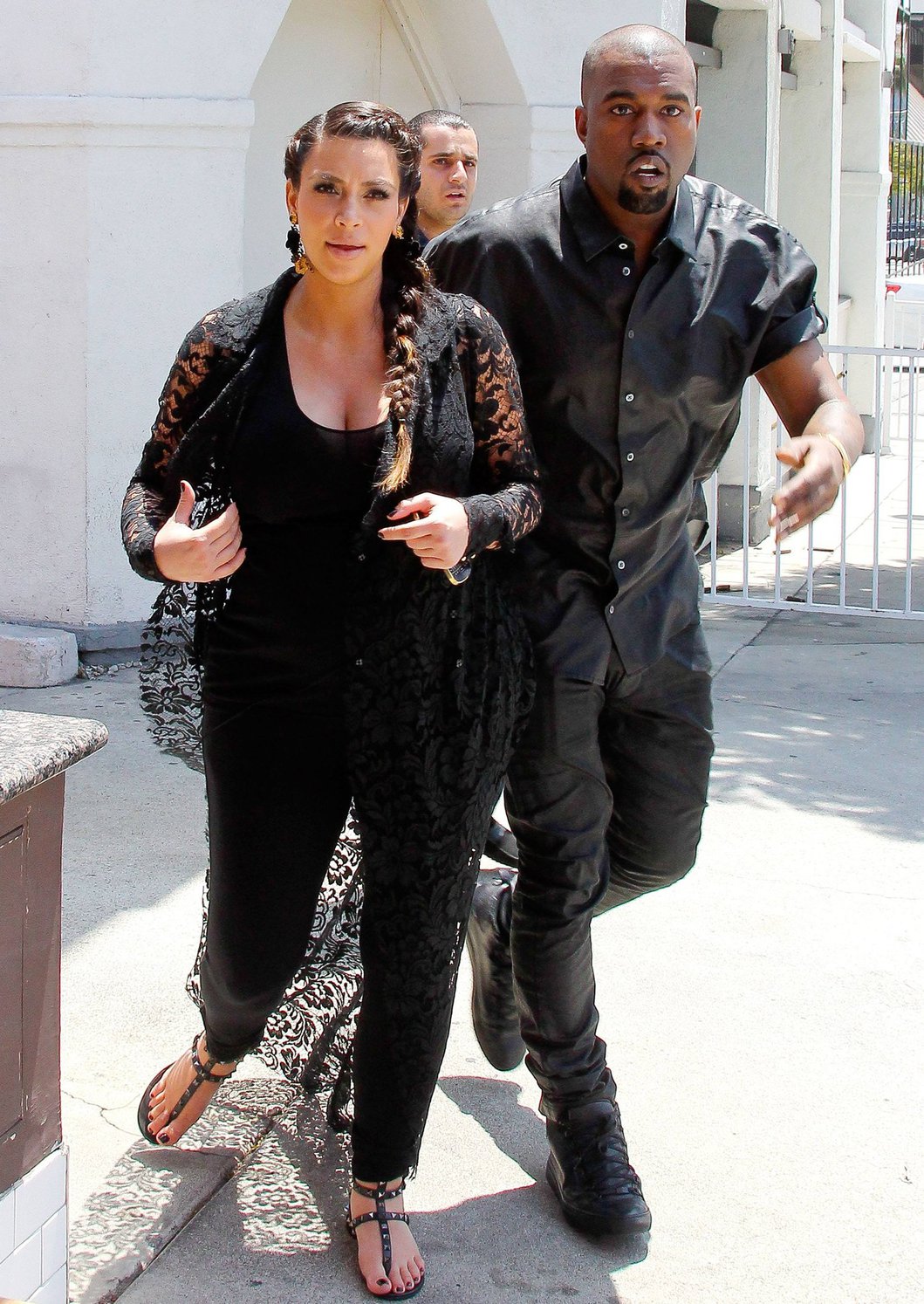 Kim Kardashian Goes house hunting with Kanye West in Bel Air (May 10, 2013) 