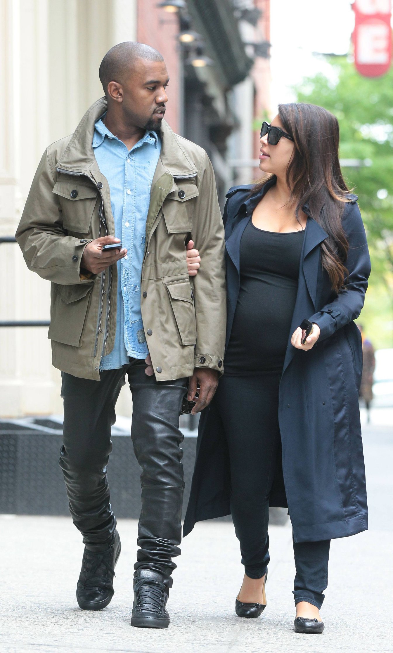 Kim Kardashian Takes an early morning stroll with Kanye West in SoHo (May 6, 2013) 