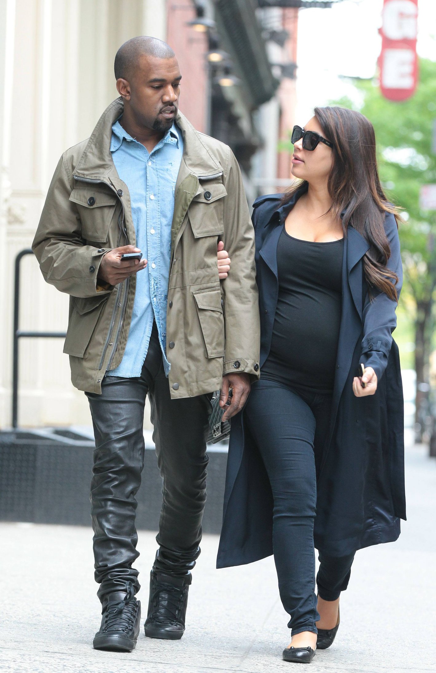 Kim Kardashian Takes an early morning stroll with Kanye West in SoHo (May 6, 2013) 