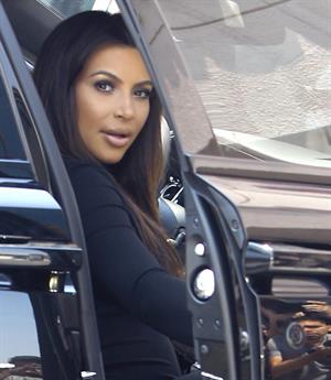Kim Kardashian - Spotted inside a Rolls Royce in Los Angeles (31.05.2013) 