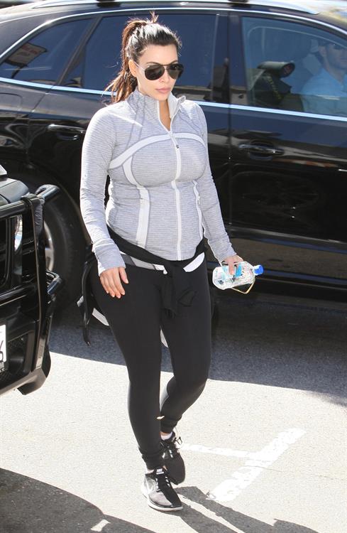 Kim Kardashian - Heads to the gym in Studio City (16.04.2013) 