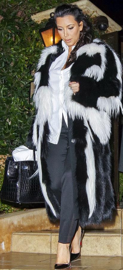 Kim Kardashian Leaving her home with Kanye West in L.A on Dec 31, 2012 