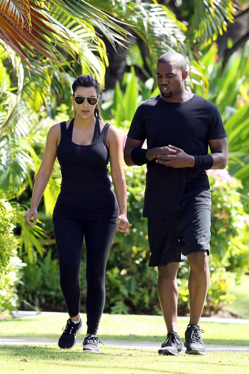 Kim Kardashian and Kanye West Walk in Beverly Hills 11 August 2012 