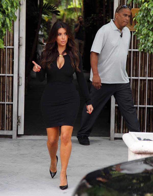 Kim Kardashian Leaving a photoshoot in Miami (October 10, 2012) 
