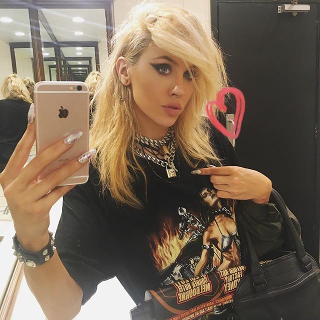 Imogen Anthony taking a selfie