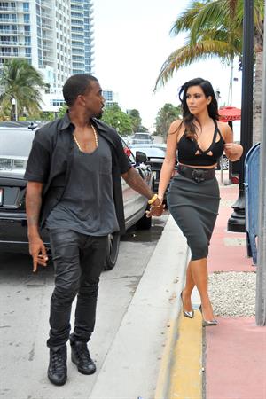 Kim Kardashian out for dinner in Miami 10/14/12 