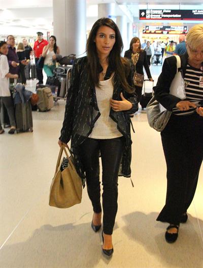 Kim Kardashian catches a flight out of Miami October 4, 2012 
