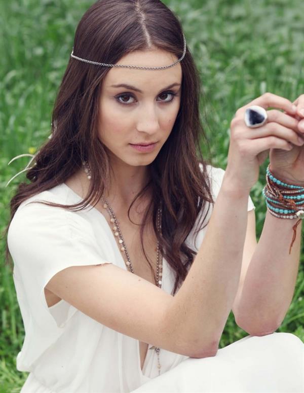 Troian Bellisario