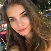 Gabriela Salles taking a selfie