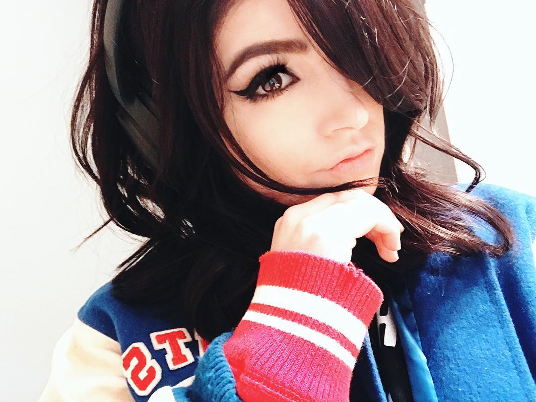 Chrissy Costanza taking a selfie