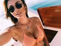 Karen Lima in a bikini taking a selfie