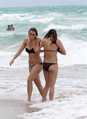 Aimee Teegarden beach candids in Miami 09.06.2011