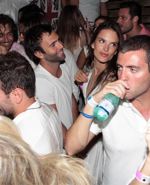 Alessandra Ambrosio - Cafe La Mosique, Brasil 1/1/13  