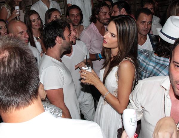 Alessandra Ambrosio - Cafe La Mosique, Brasil 1/1/13  