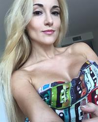 Katerina Schload taking a selfie