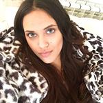 Dalianah Arekion taking a selfie