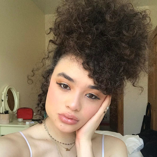 Diana Veras taking a selfie