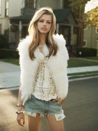 Hailey Clauson Sports Illustrated 2015 in body paint