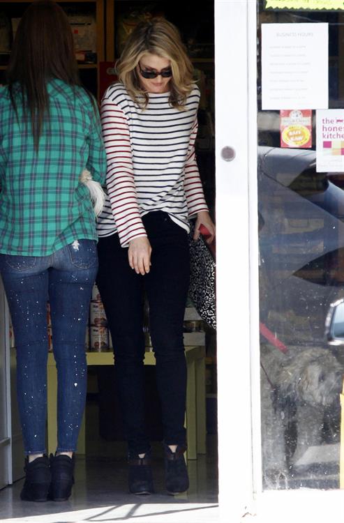 Ali Larter at the dog groomers in Los Angeles 10/22/13  