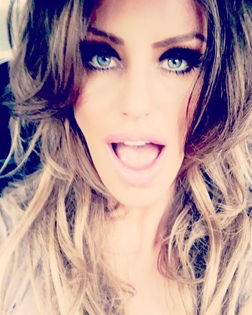 Danielle Mason taking a selfie