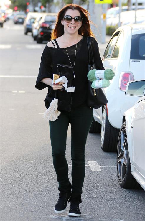 Alyson Hannigan Goes shopping in Santa Monica (November 7, 2013) 