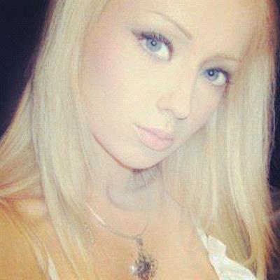 Valeria Lukyanova taking a selfie