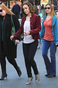 Alyssa Milano Extra at the Grove in Los Angeles November 30, 2010