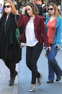 Alyssa Milano Extra at the Grove in Los Angeles November 30, 2010