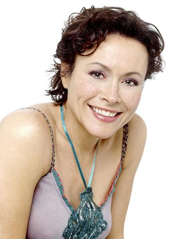 Amanda Mealing Photoshoots  