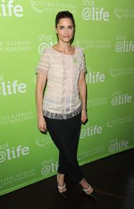 Amanda Peet's mothers day message nyc 11 05 12 