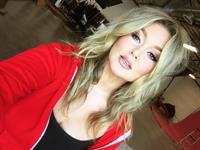 Hunter McGrady taking a selfie