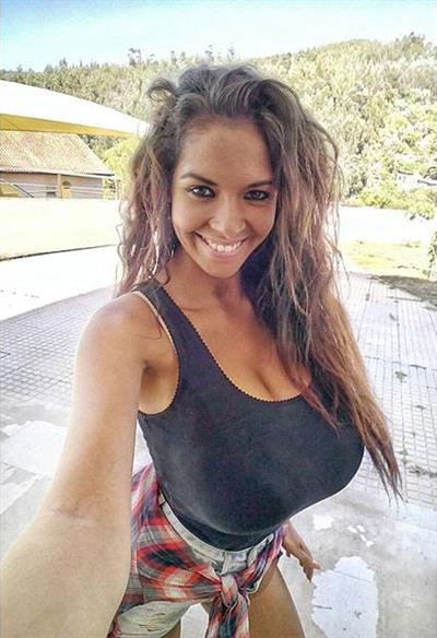 Inês Aragão taking a selfie