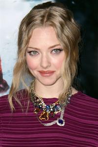 Amanda Seyfried Los Angeles premiere of Red Riding Hood at Graumans Chinese Theatre on March 7, 2011